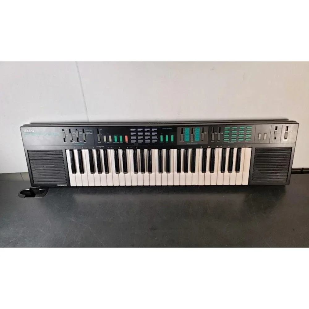 Yamaha PSR-22 49-Key Piano Keyboard Digital Synthesizer Works